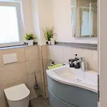 Bergoase Mit Pool & Sauna דירה
